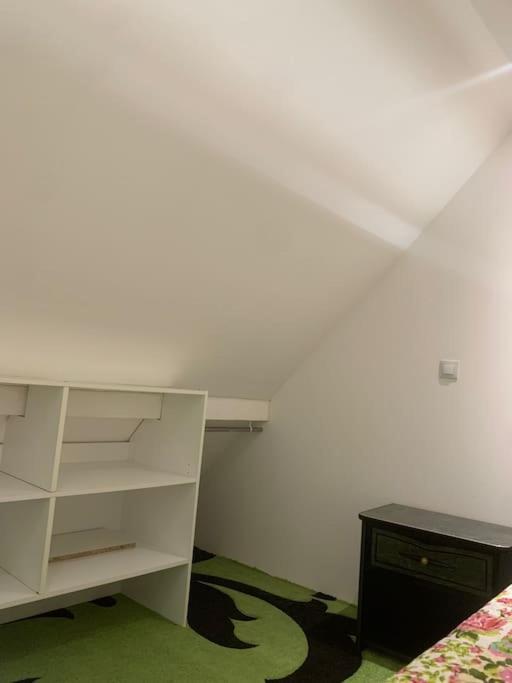 Studio Meuble Dans Une Maison Limay Ngoại thất bức ảnh