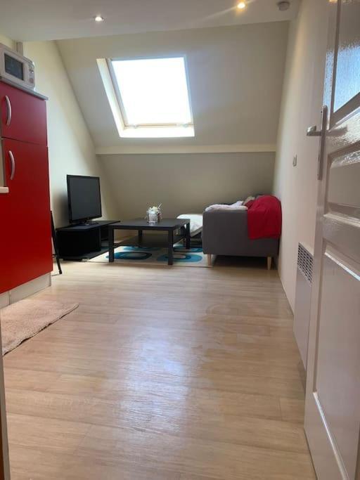 Studio Meuble Dans Une Maison Limay Ngoại thất bức ảnh