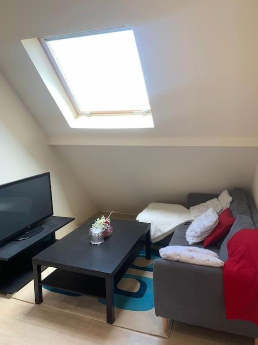 Studio Meuble Dans Une Maison Limay Ngoại thất bức ảnh